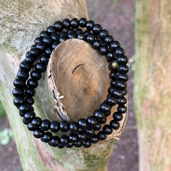 Jewelry - Black hand made beaded bracelet/ necklace